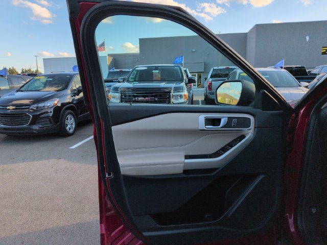 Certified 2023 Ford Explorer XLT w/ Equipment Group 202A AWD/4WD image 32