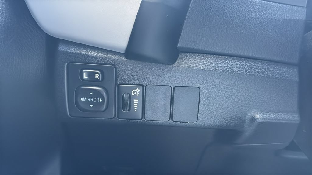 Used 2019 Toyota Corolla LE w/ Carpet Mat Package (TMS) FWD image 17