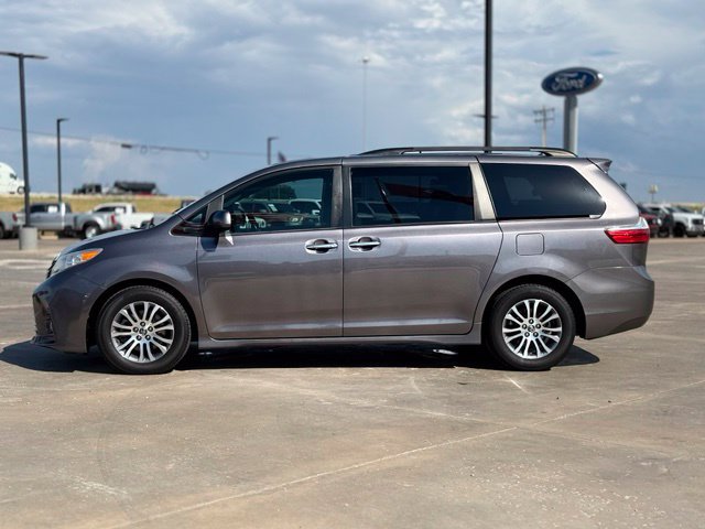 Used 2019 Toyota Sienna XLE w/ XLE Navigation Package FWD image 5