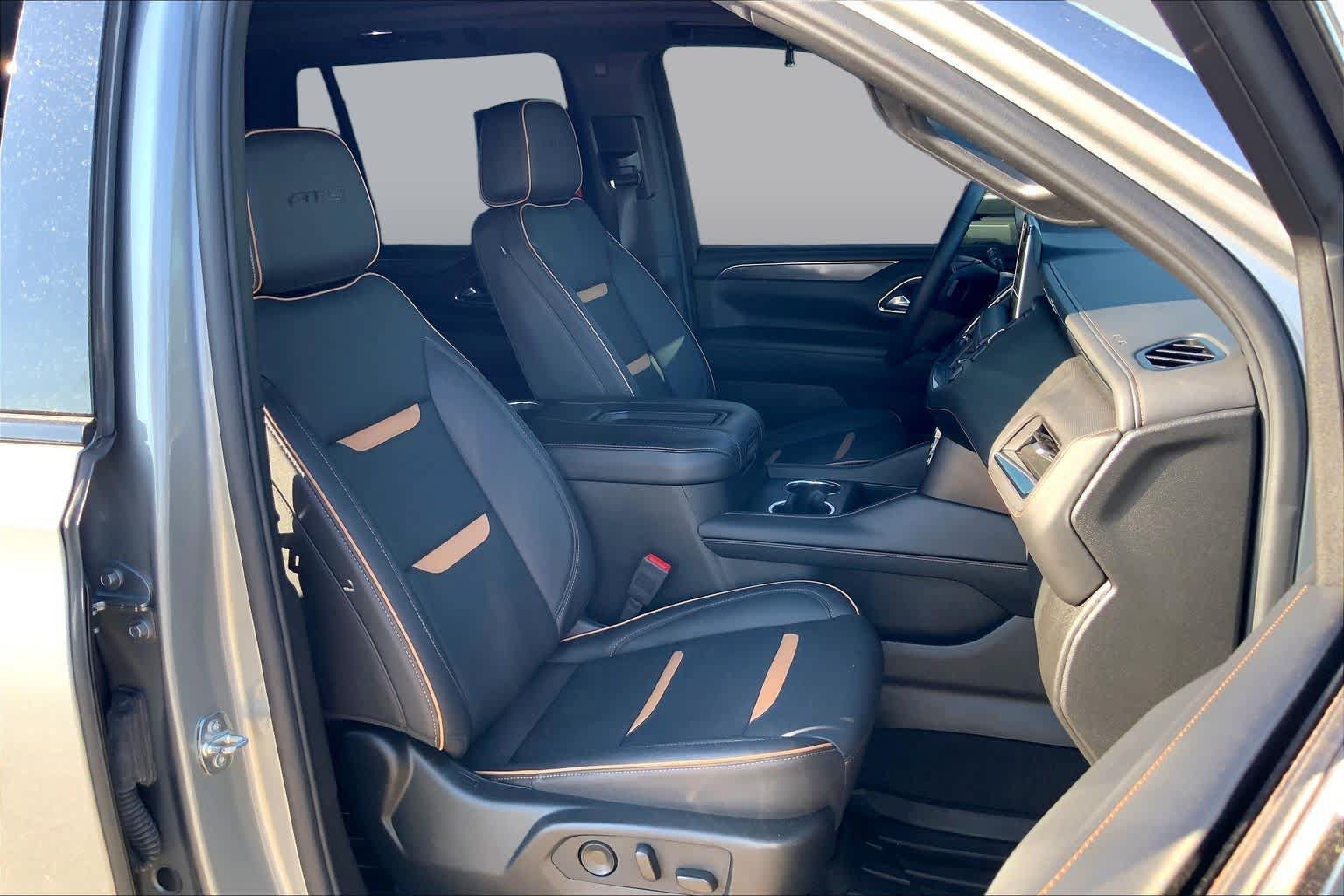 Used 2024 GMC Yukon AT4 w/ Technology Package AWD/4WD image 9