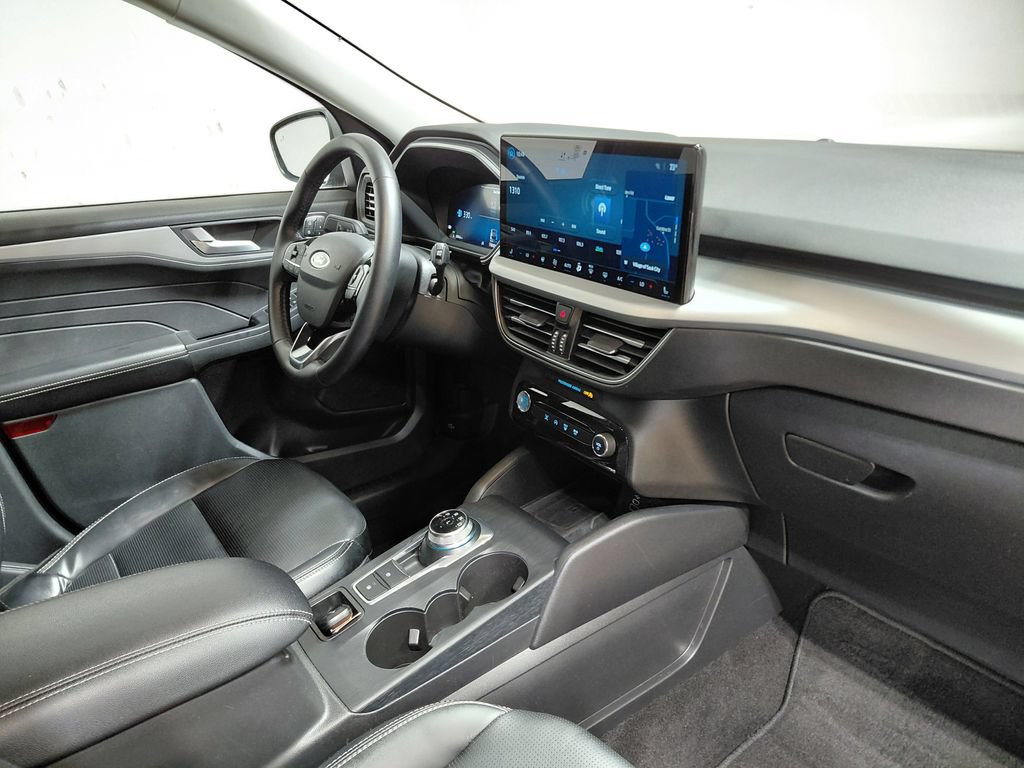 Certified 2025 Ford Escape Platinum AWD/4WD image 27