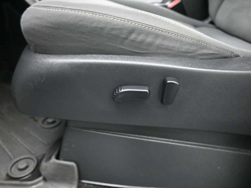 Used 2022 Nissan Frontier SV w/ Technology Package image 38