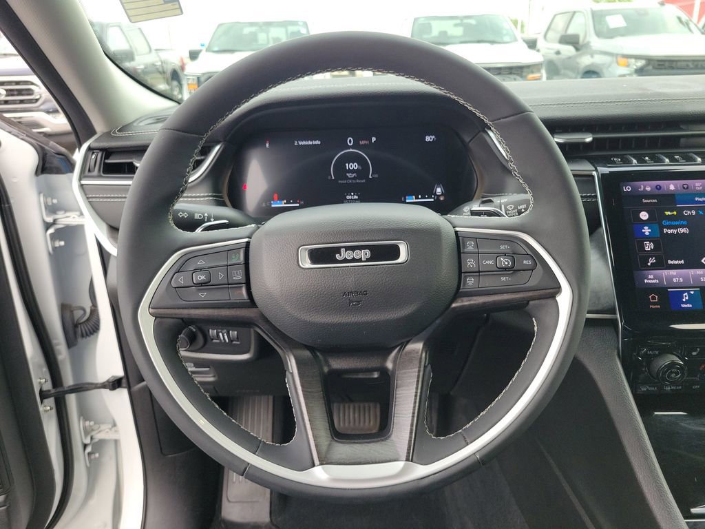 Used 2023 Jeep Grand Cherokee L Limited image 23