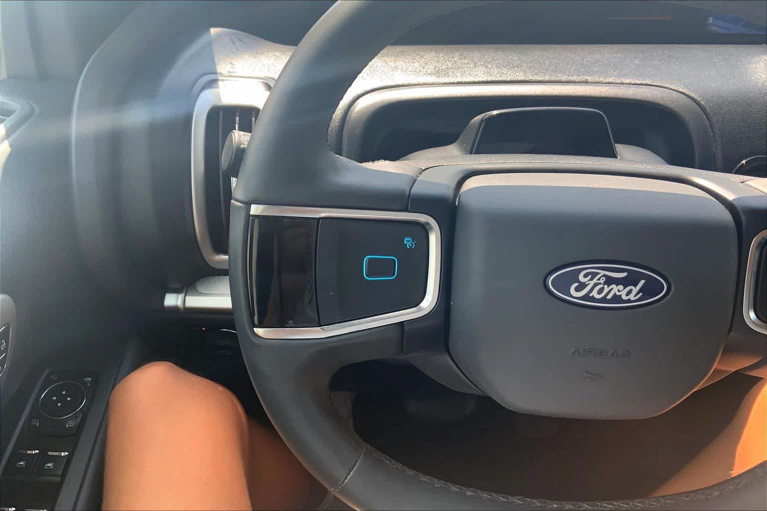 Certified 2025 Ford Expedition Active AWD/4WD image 24
