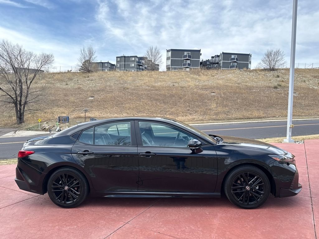 Used 2025 Toyota Camry SE image 8