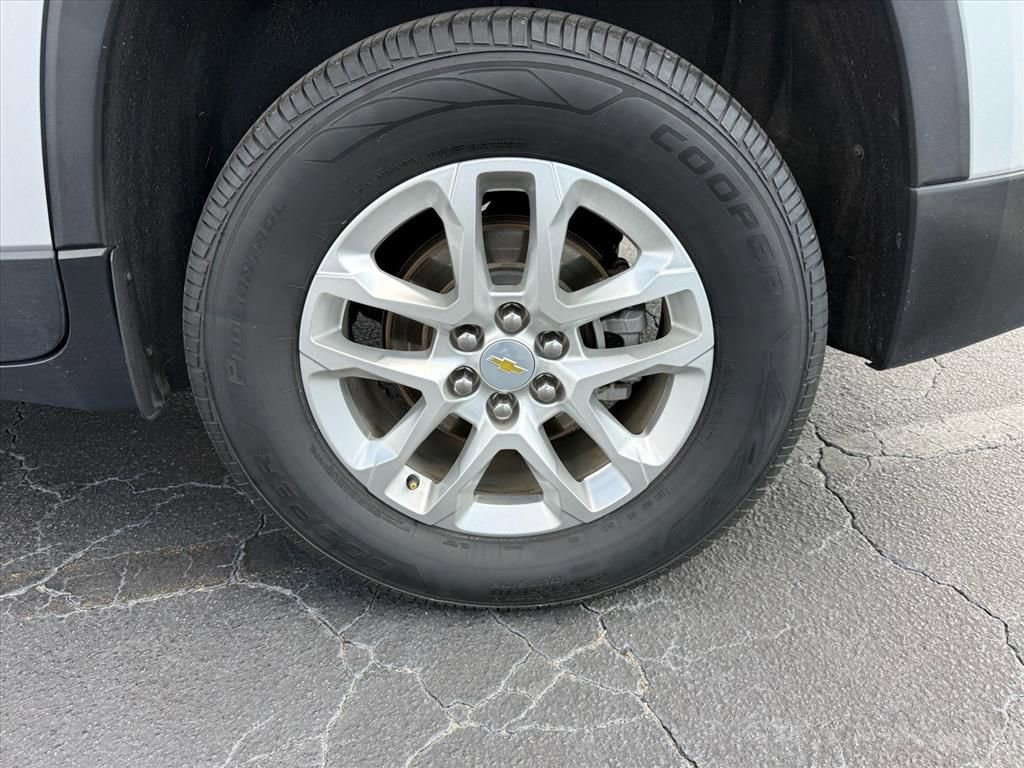 Used 2022 Chevrolet Traverse LS image 15