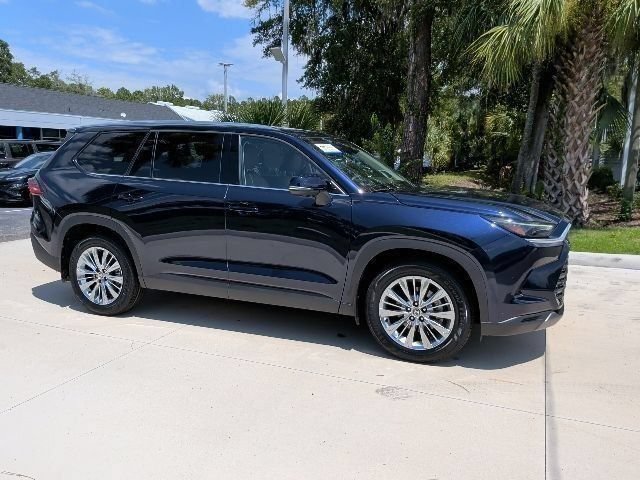 Used 2025 Toyota Grand Highlander AWD image 3