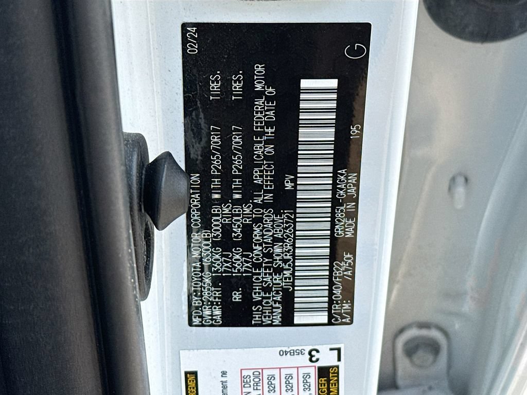 Used 2024 Toyota 4Runner SR5 AWD/4WD image 29