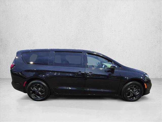 Used 2023 Chrysler Pacifica Touring-L w/ S Appearance Package FWD image 4
