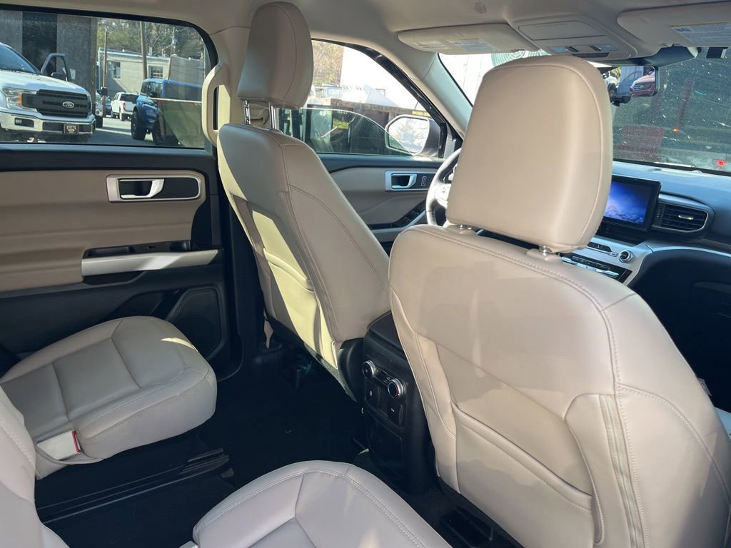 Certified 2022 Ford Explorer XLT w/ Equipment Group 202A image 23