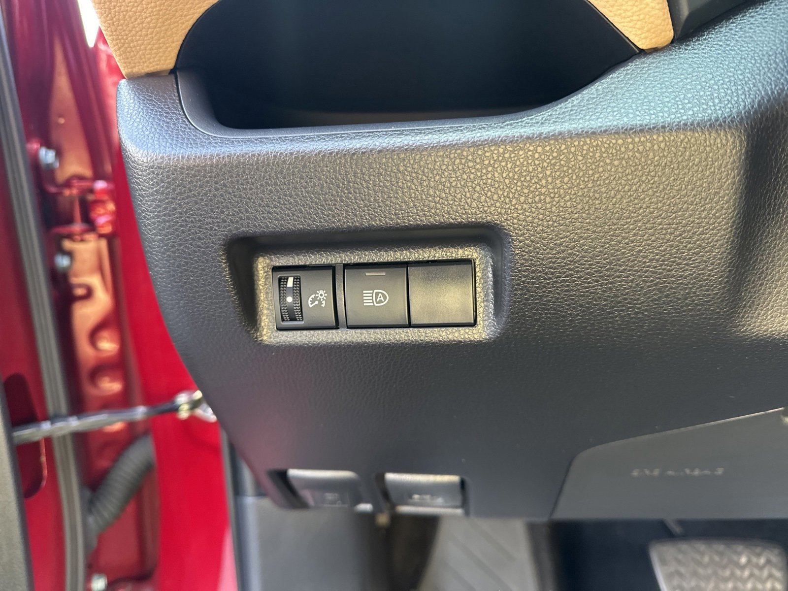 Used 2019 Toyota RAV4 LE image 20