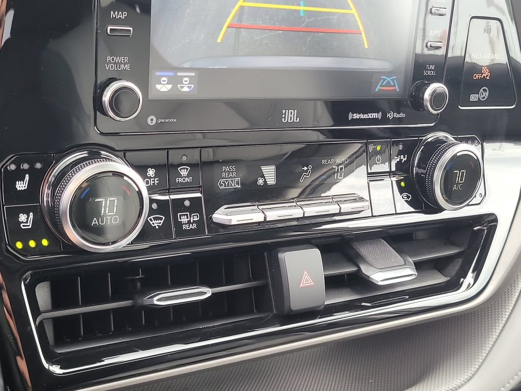 Used 2020 Toyota Highlander Limited FWD image 27