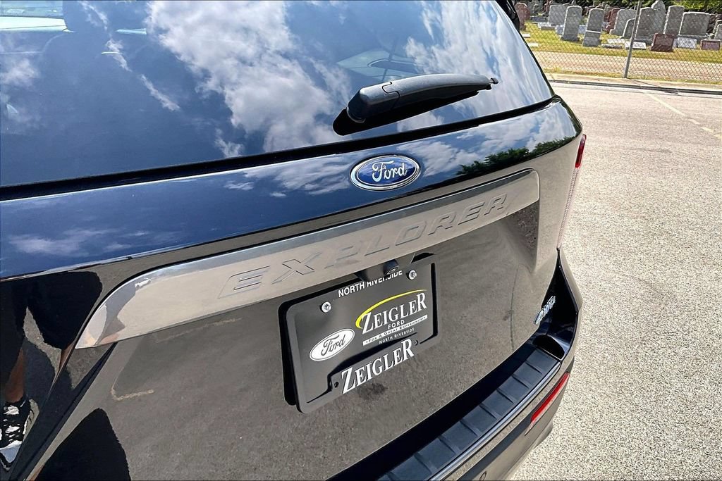 Certified 2022 Ford Explorer XLT w/ Equipment Group 202A AWD/4WD image 8