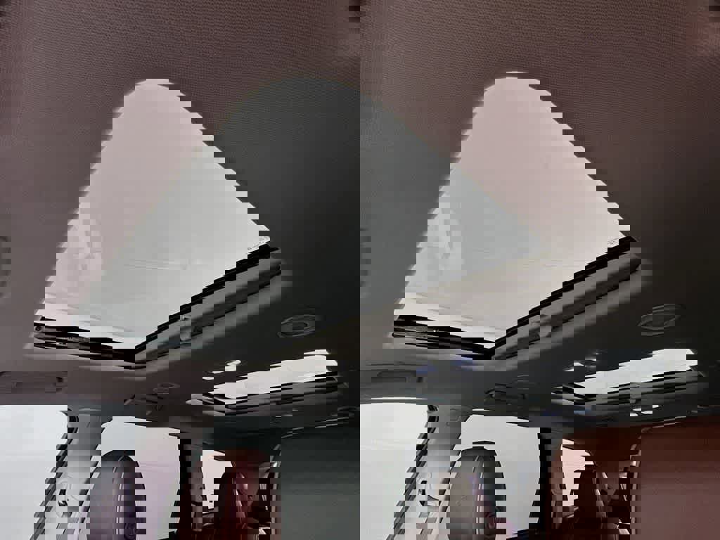 Used 2021 Buick Enclave Avenir w/ Avenir Technology Package image 32