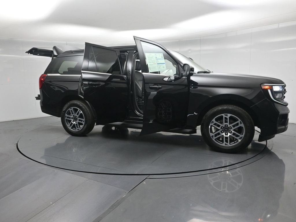 Certified 2025 Ford Expedition Active image 37