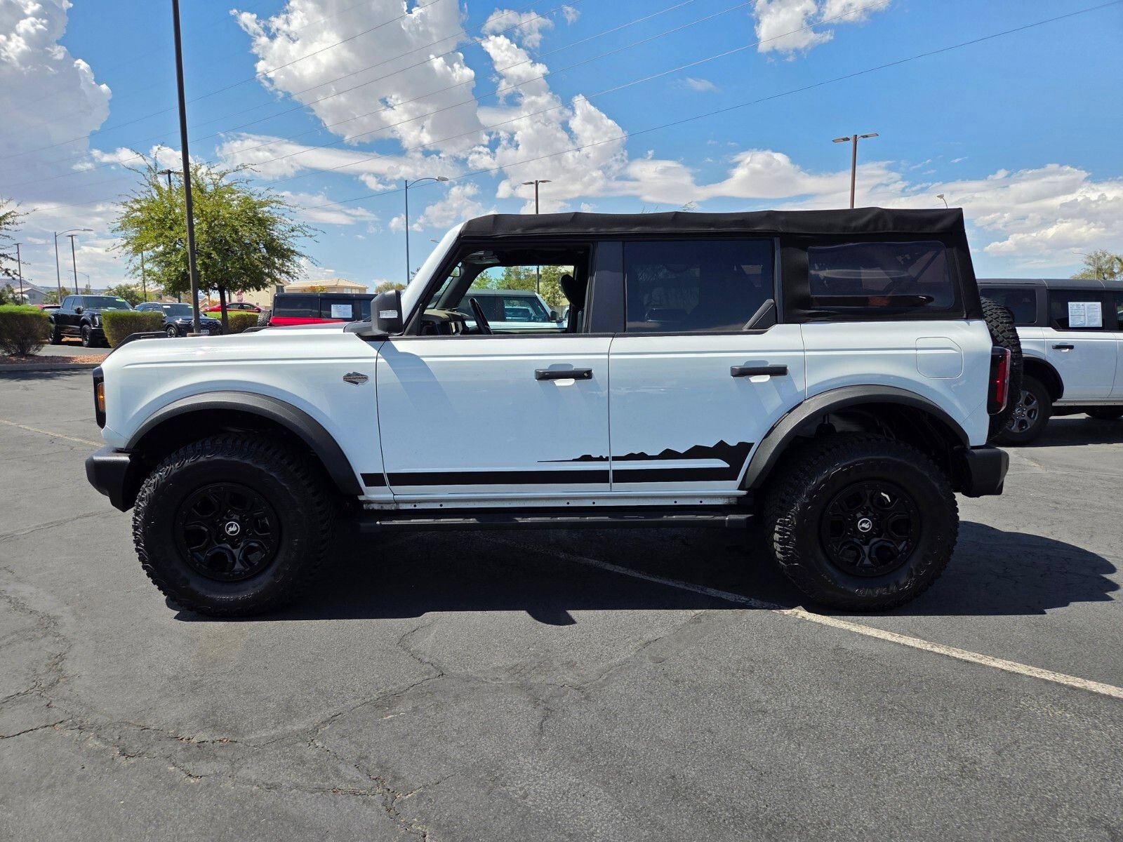 Certified 2022 Ford Bronco Wildtrak AWD/4WD image 3