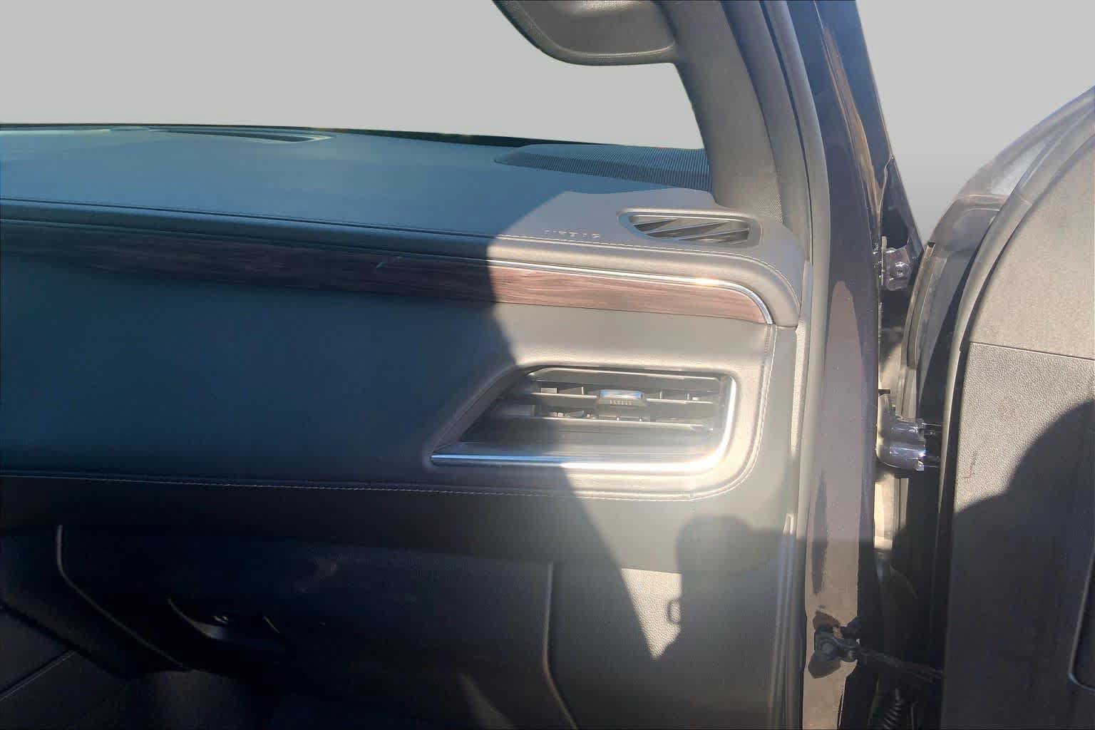 Used 2023 Chevrolet Tahoe LT w/ Luxury Package AWD/4WD image 19