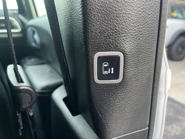 Used 2025 Chrysler Pacifica Limited FWD image 19