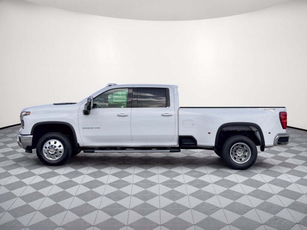 Used 2024 Chevrolet Silverado 3500 LTZ w/ LTZ Plus Package AWD/4WD image 2