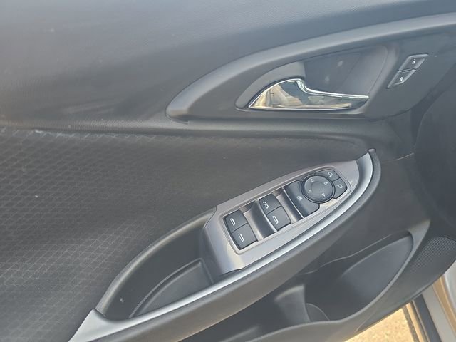 Used 2023 Chevrolet Malibu LT FWD image 12