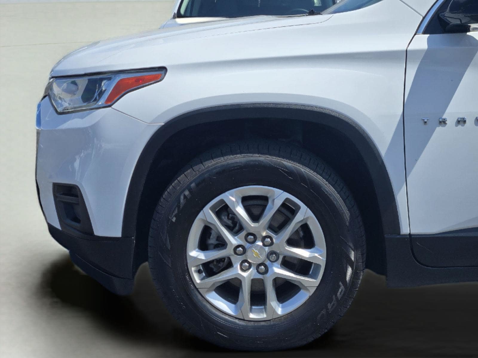 Used 2020 Chevrolet Traverse LS FWD image 9