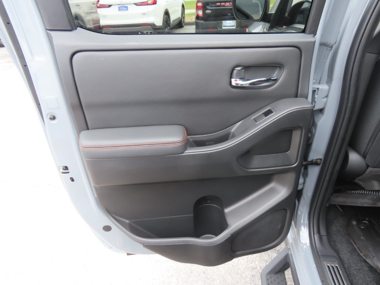 Used 2023 Nissan Frontier PRO-4X w/ Technology Package AWD/4WD image 23