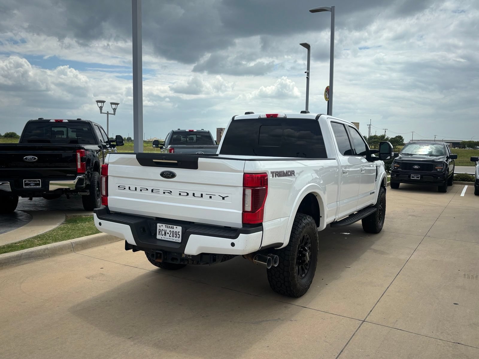 Certified 2022 Ford F250 Lariat w/ Tremor Off-Road Package AWD/4WD image 9