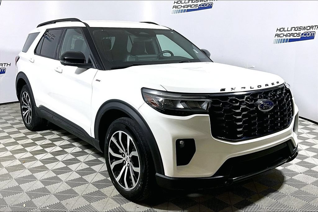 Certified 2025 Ford Explorer ST-Line AWD/4WD image 3