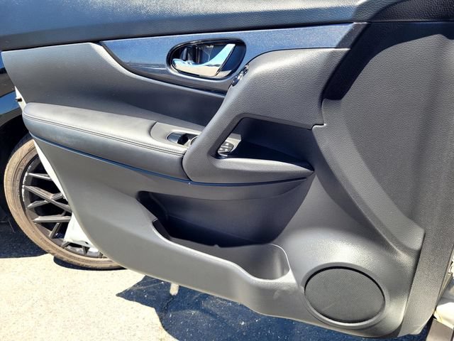 Used 2019 Nissan Rogue SV FWD image 13
