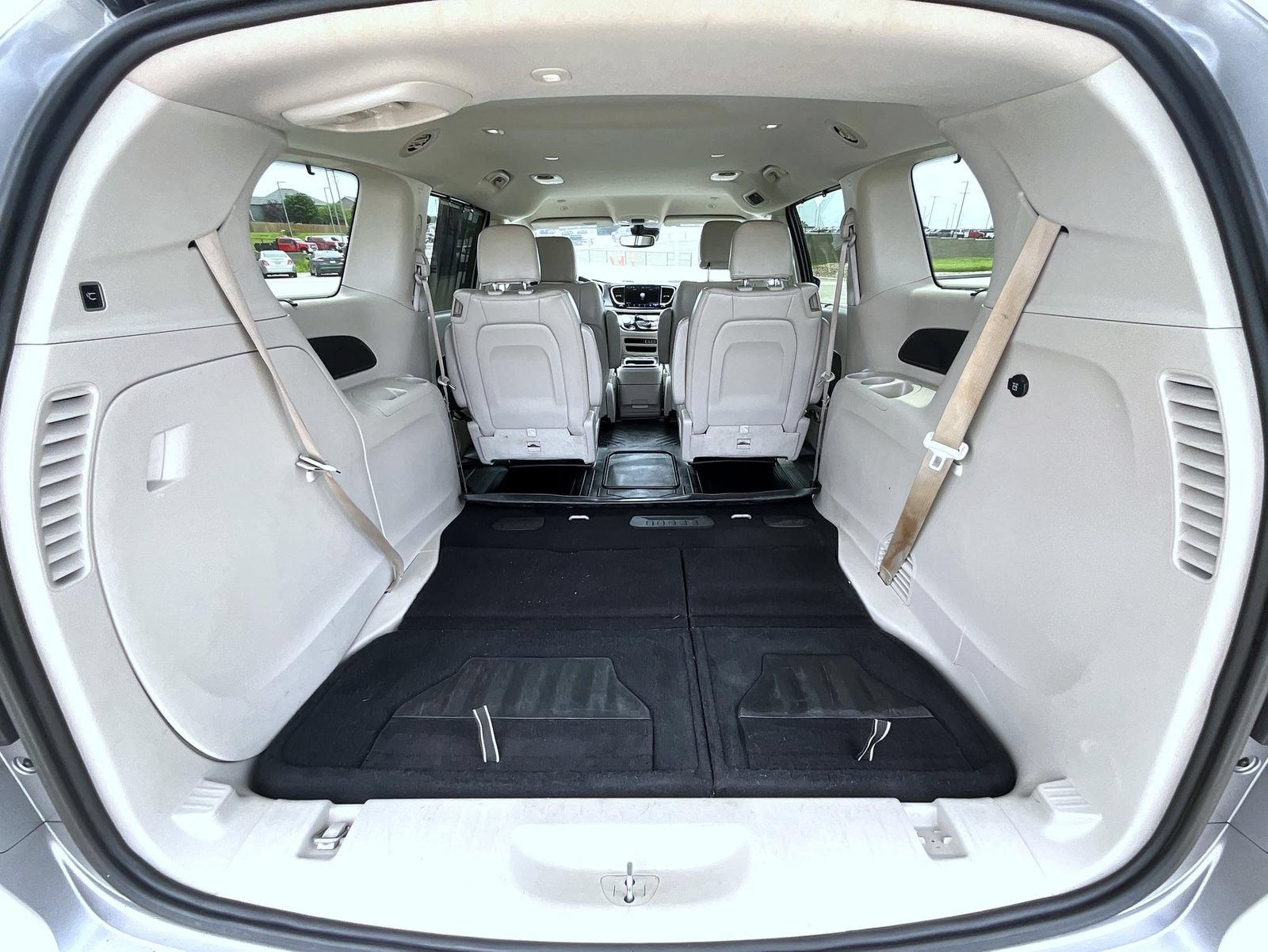 Used 2021 Chrysler Pacifica Touring-L FWD image 24