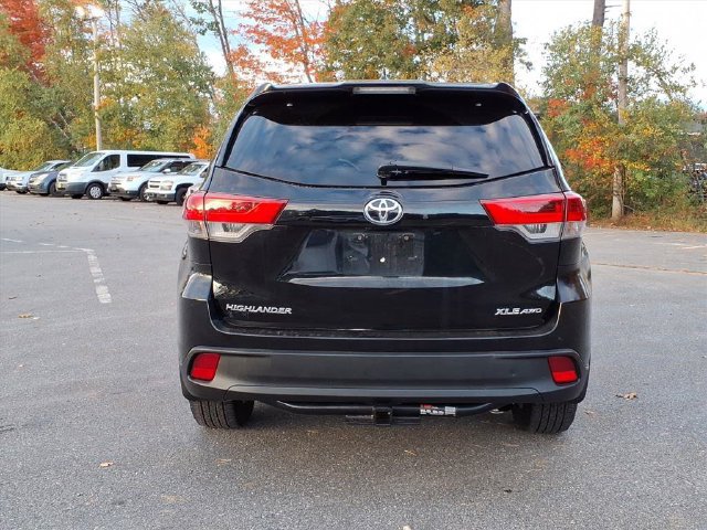 Used 2019 Toyota Highlander XLE w/ Carpet Mat Package (TMS) AWD/4WD image 6