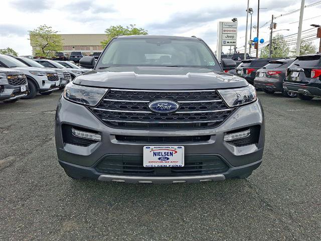 Certified 2022 Ford Explorer XLT w/ Equipment Group 202A AWD/4WD image 35