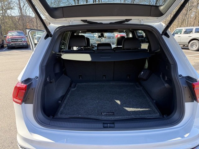 Used 2024 Volkswagen Tiguan SE R-Line image 21
