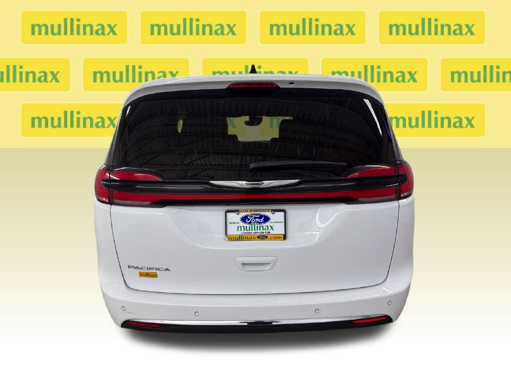 Used 2025 Chrysler Pacifica Select FWD image 7