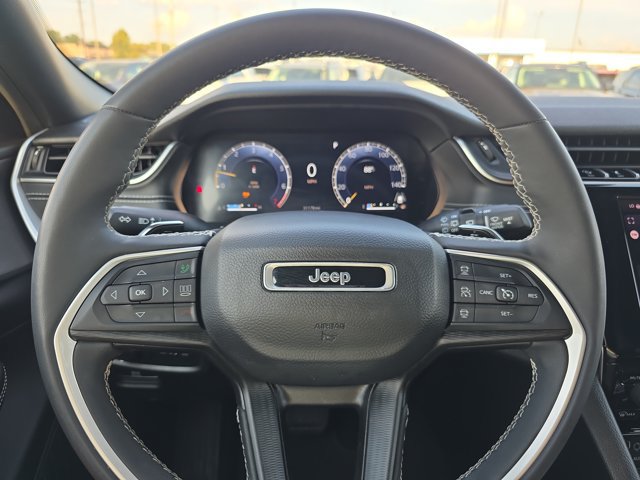 Used 2023 Jeep Grand Cherokee L Laredo AWD/4WD image 19