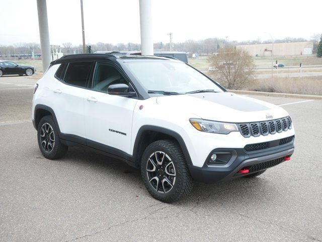 Used 2025 Jeep Compass Trailhawk AWD/4WD image 3