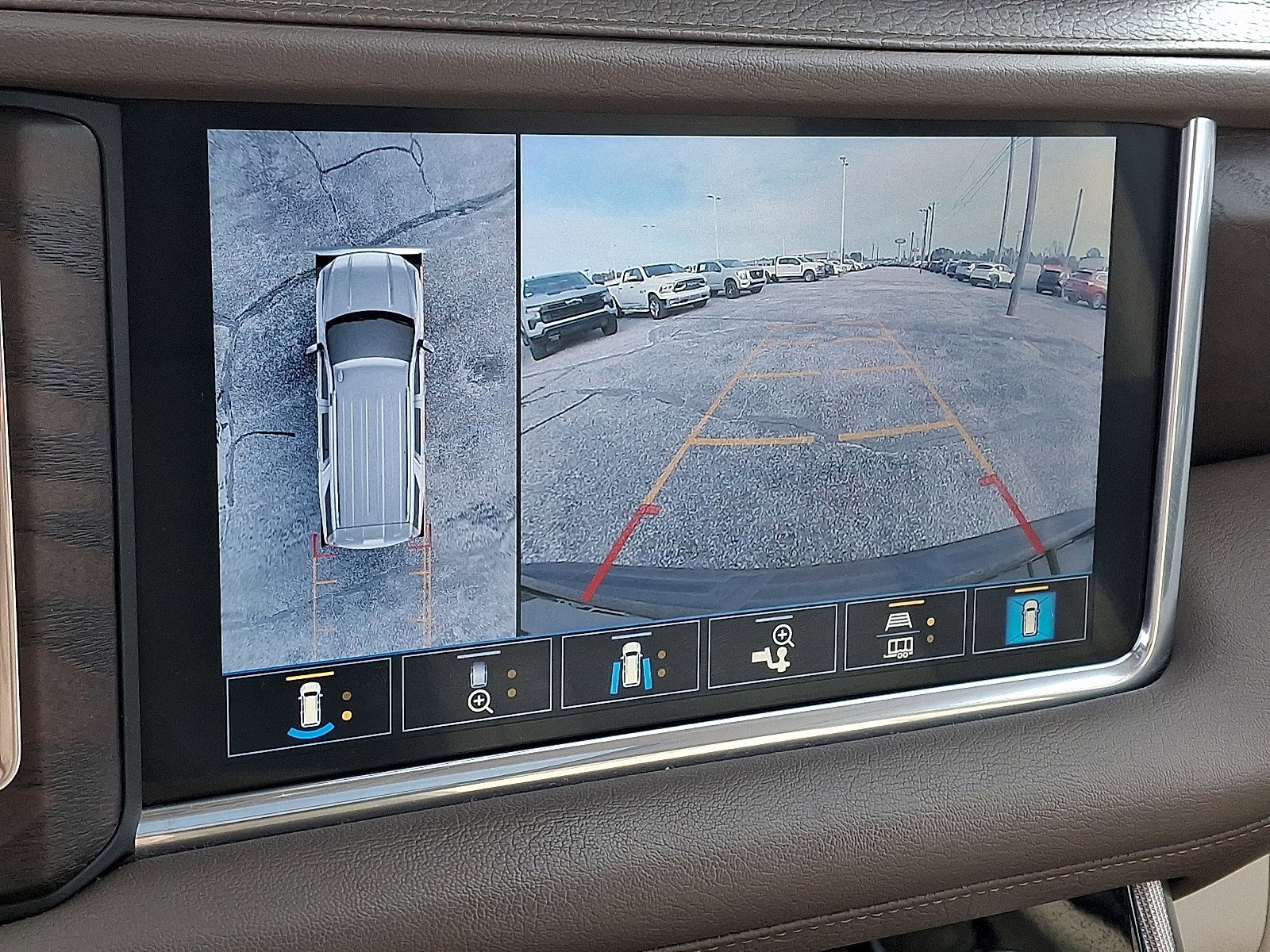 Used 2021 GMC Yukon Denali w/ Denali Premium Package image 18