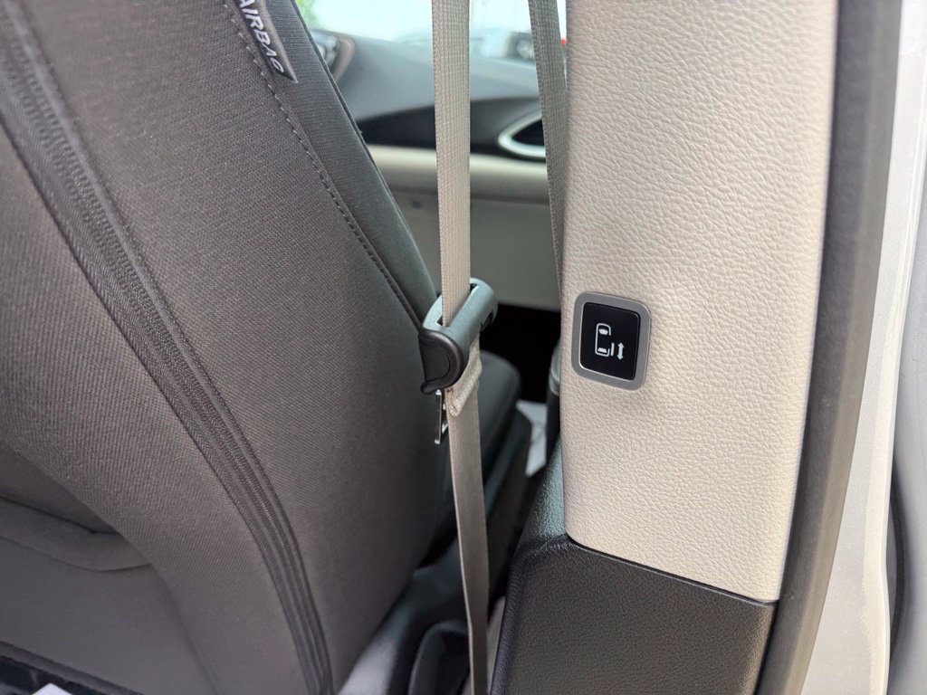 Used 2024 Chrysler Voyager LX FWD image 15