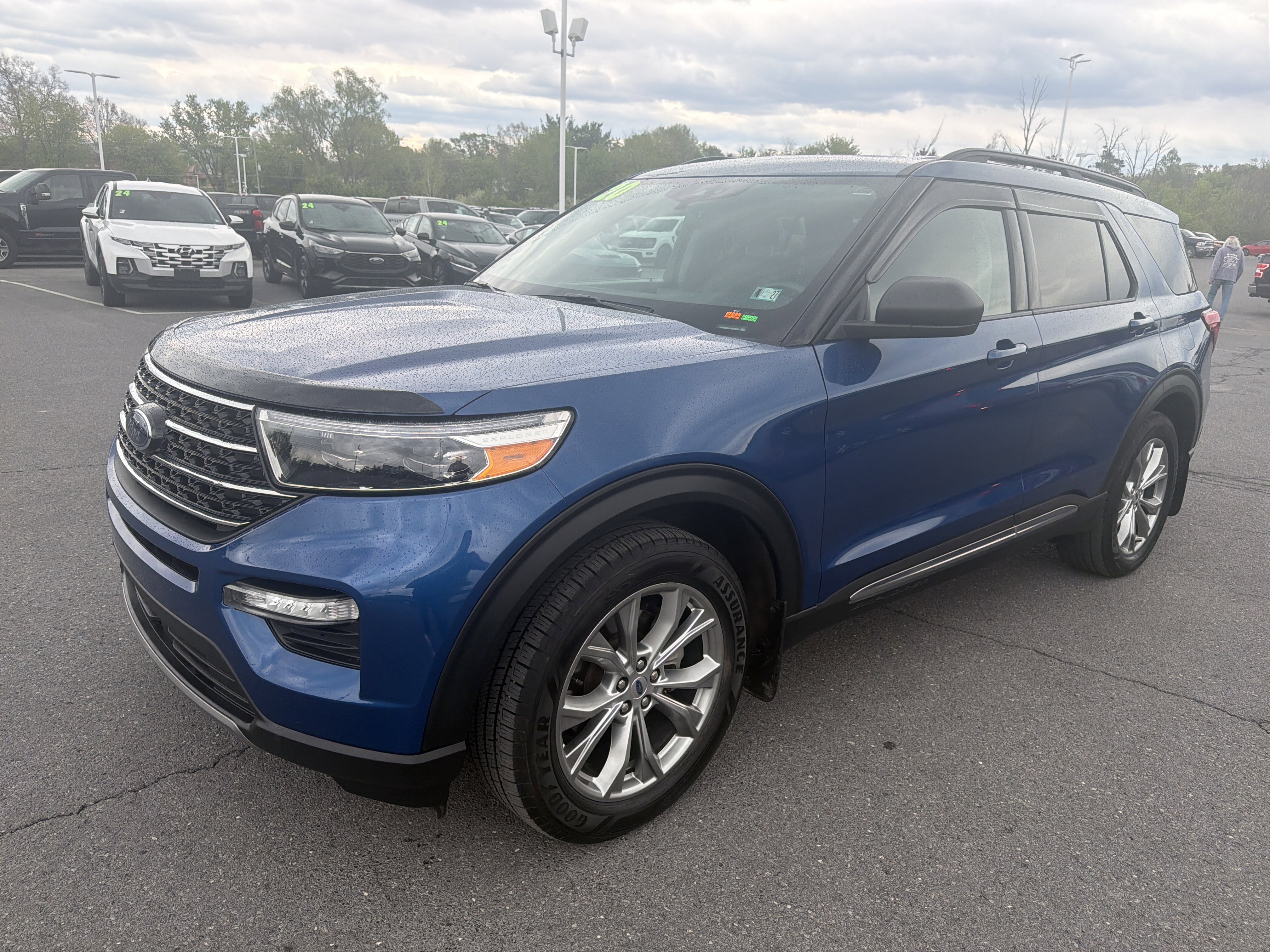 Certified 2020 Ford Explorer XLT w/ Equipment Group 202A AWD/4WD image 9