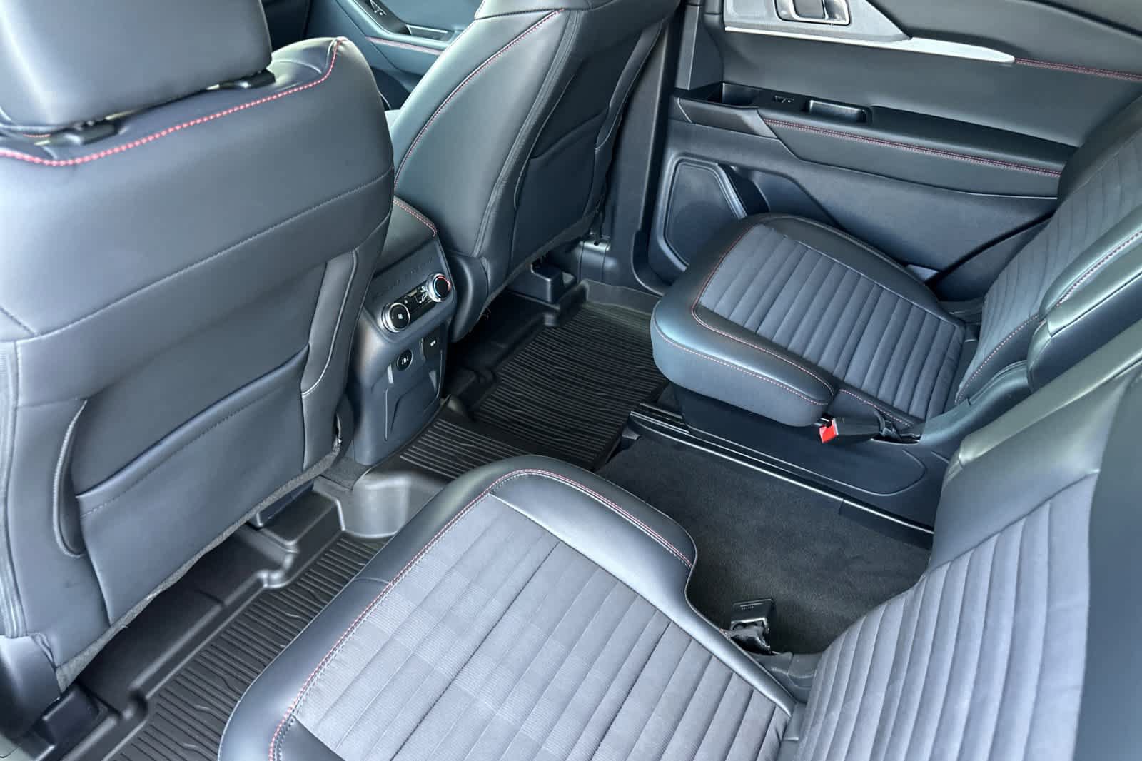 Certified 2025 Ford Explorer ST-Line AWD/4WD image 4