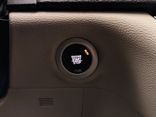 Used 2024 Chrysler Pacifica Limited FWD image 40