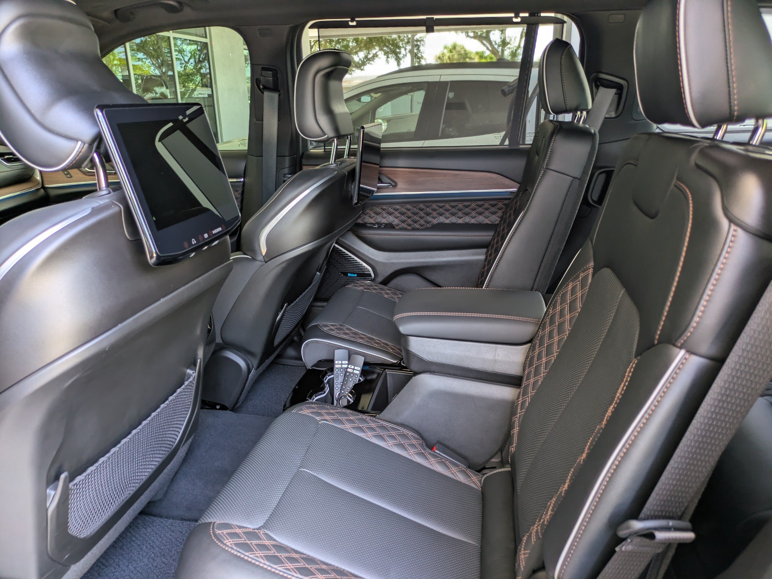 Used 2025 Jeep Grand Cherokee L Summit w/ Obsidian Package AWD/4WD image 16