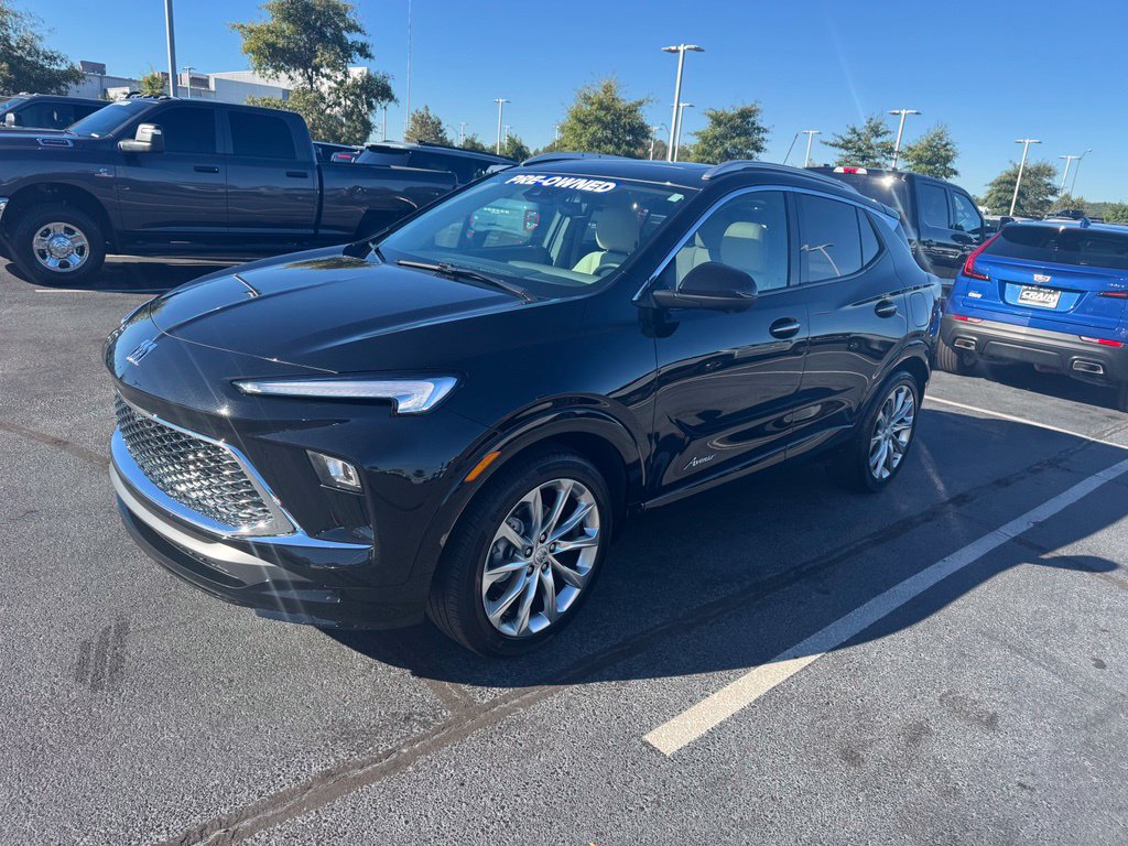 Used 2024 Buick Encore GX Avenir w/ Avenir Technology Package FWD image 3
