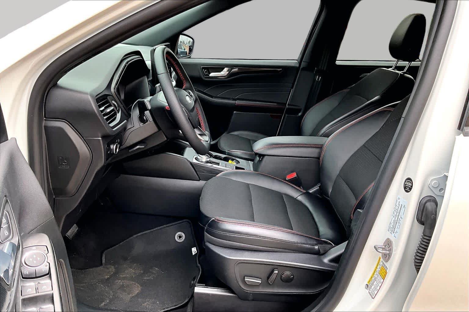 Certified 2025 Ford Escape ST-Line w/ Tech Pack #1 FWD image 8