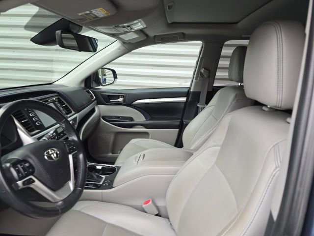 Used 2019 Toyota Highlander XLE image 6