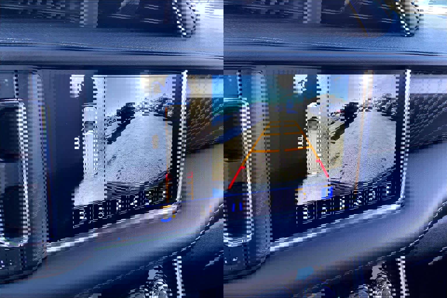 Used 2022 GMC Yukon XL Denali w/ Denali Premium Package image 22