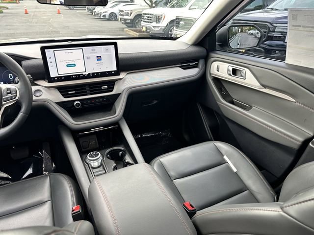 Certified 2025 Ford Explorer Active w/ Active Comfort Package AWD/4WD image 17