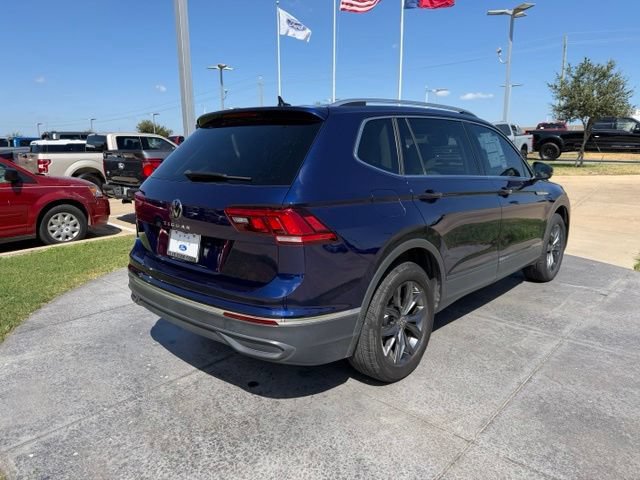Used 2023 Volkswagen Tiguan SE w/ Panoramic Sunroof Package FWD image 7