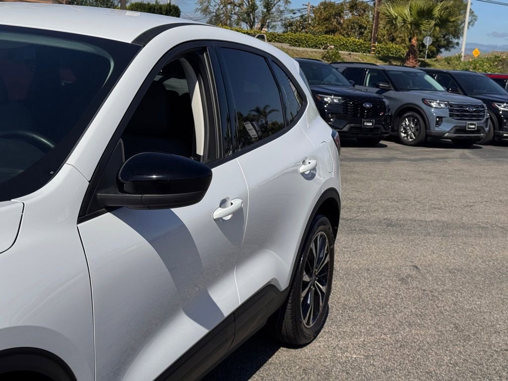 Certified 2022 Ford Escape SE w/ SE Sport Appearance Package image 9