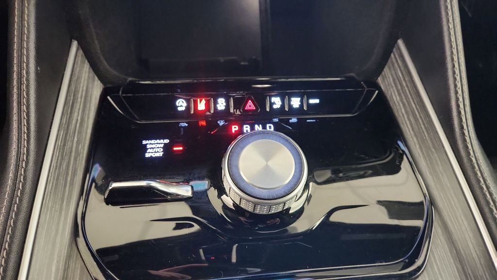 Used 2024 Jeep Wagoneer L Series II w/ Flexible Seating Group image 30